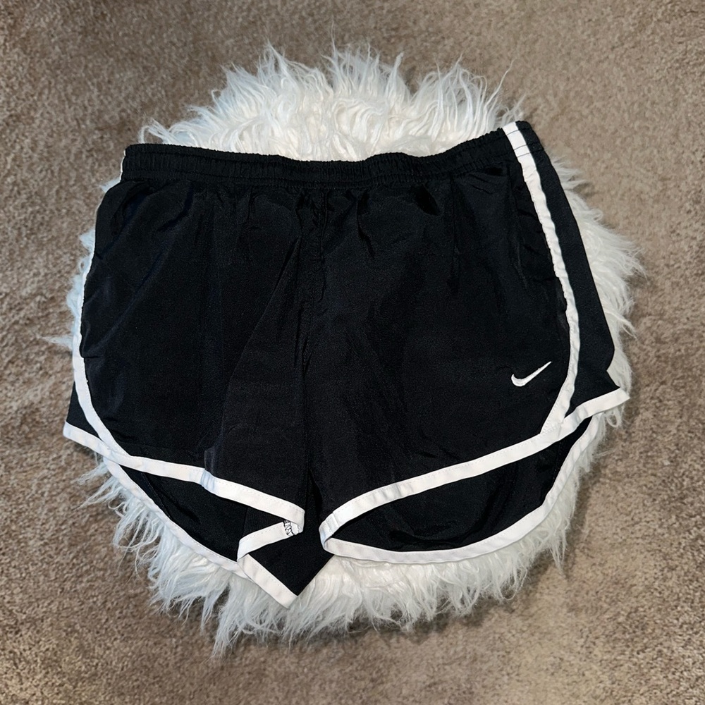 Girl’s Nike Tempo Shorts